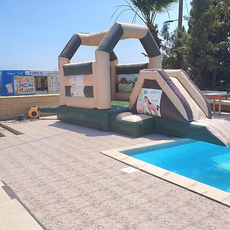 Larnaca Mansion Ideal For 3 Families Or More 객실 사진