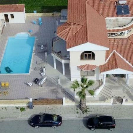 Larnaca Mansion Ideal For 3 Families Or More 외부 사진