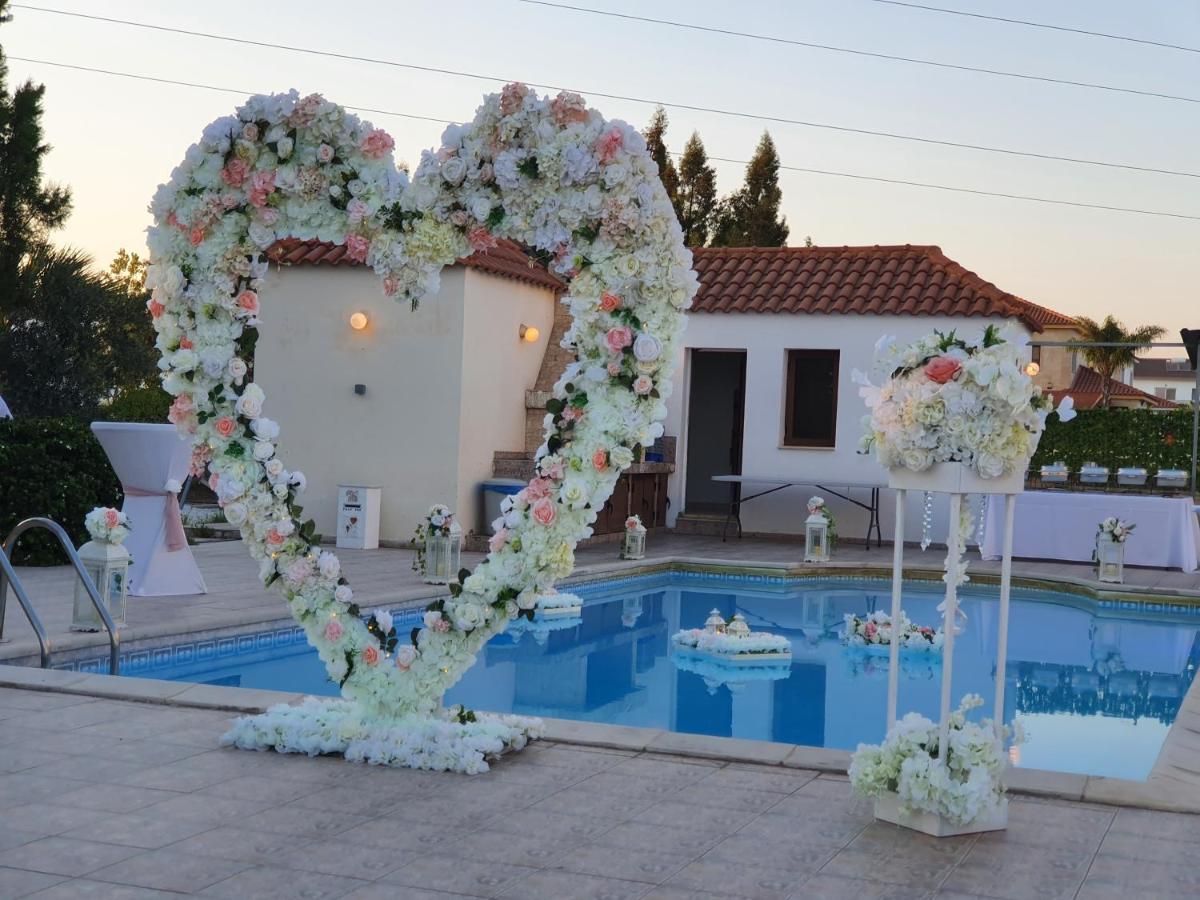 Larnaca Mansion Ideal For 3 Families Or More 외부 사진