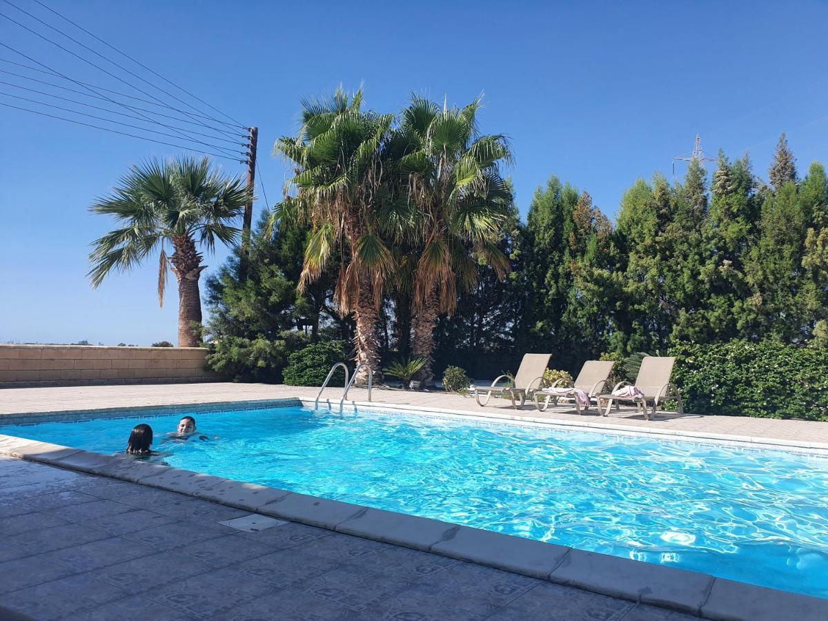 Larnaca Mansion Ideal For 3 Families Or More 외부 사진