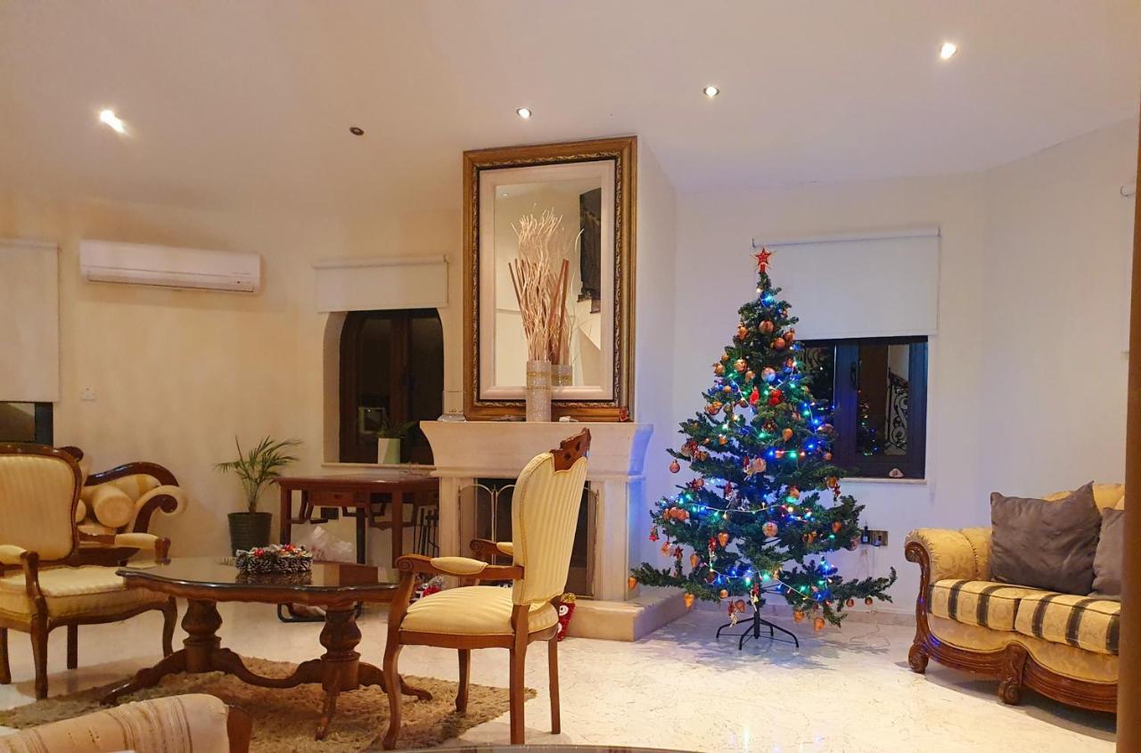 Larnaca Mansion Ideal For 3 Families Or More 외부 사진