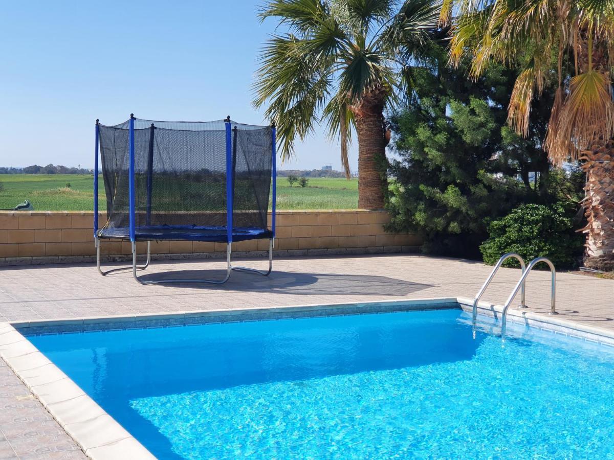 Larnaca Mansion Ideal For 3 Families Or More 외부 사진