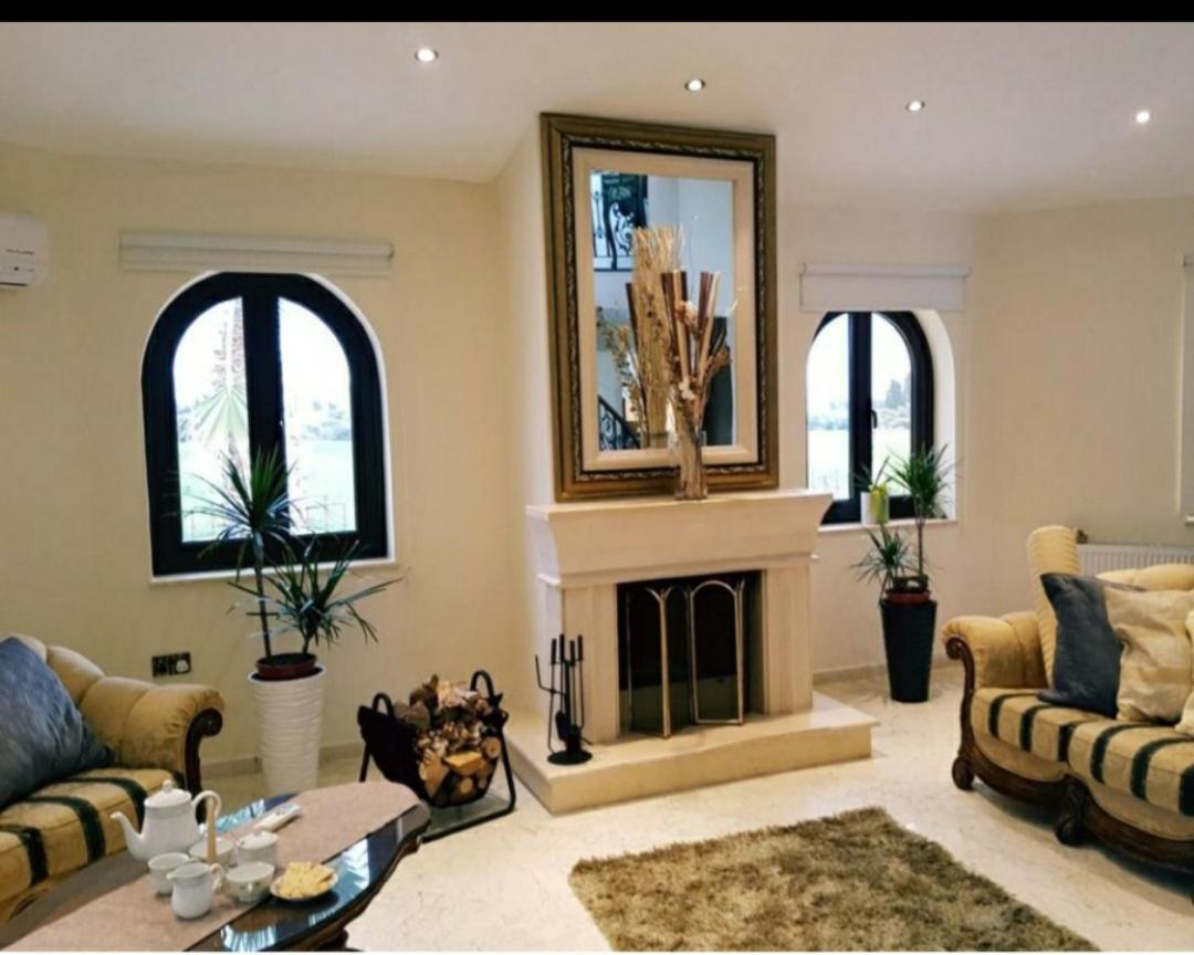 Larnaca Mansion Ideal For 3 Families Or More 외부 사진