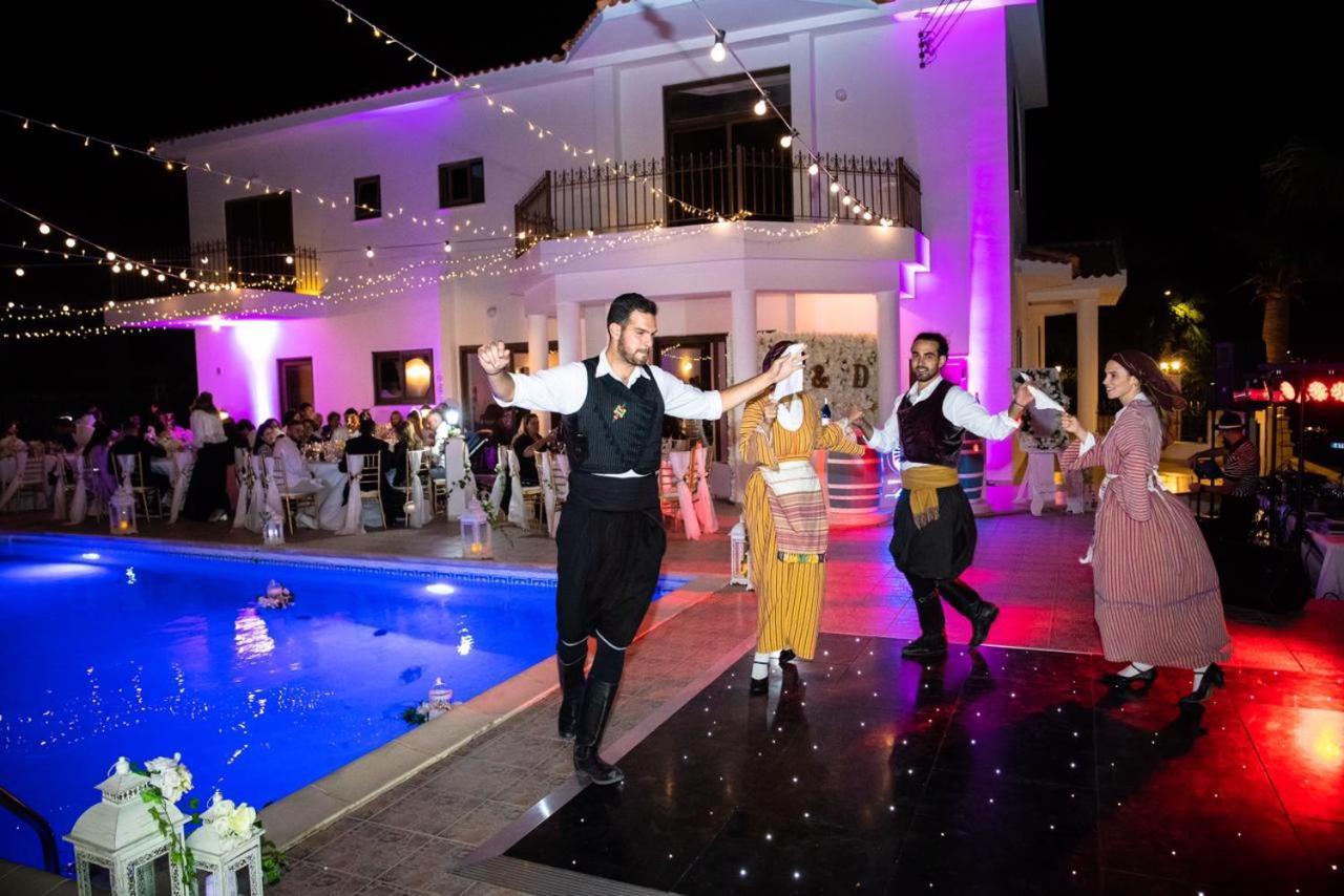 Larnaca Mansion Ideal For 3 Families Or More 외부 사진