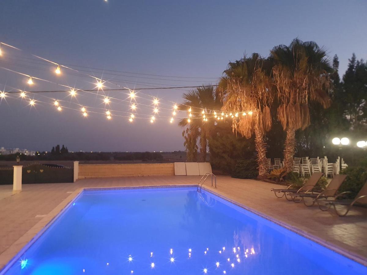 Larnaca Mansion Ideal For 3 Families Or More 외부 사진