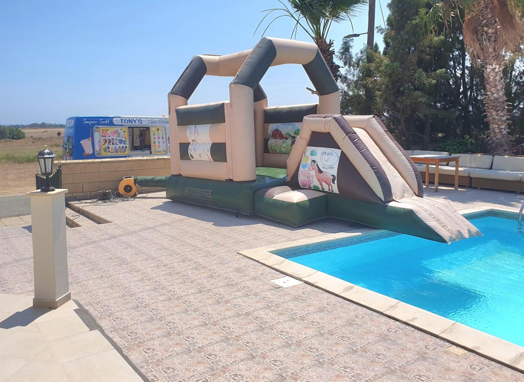Larnaca Mansion Ideal For 3 Families Or More 객실 사진