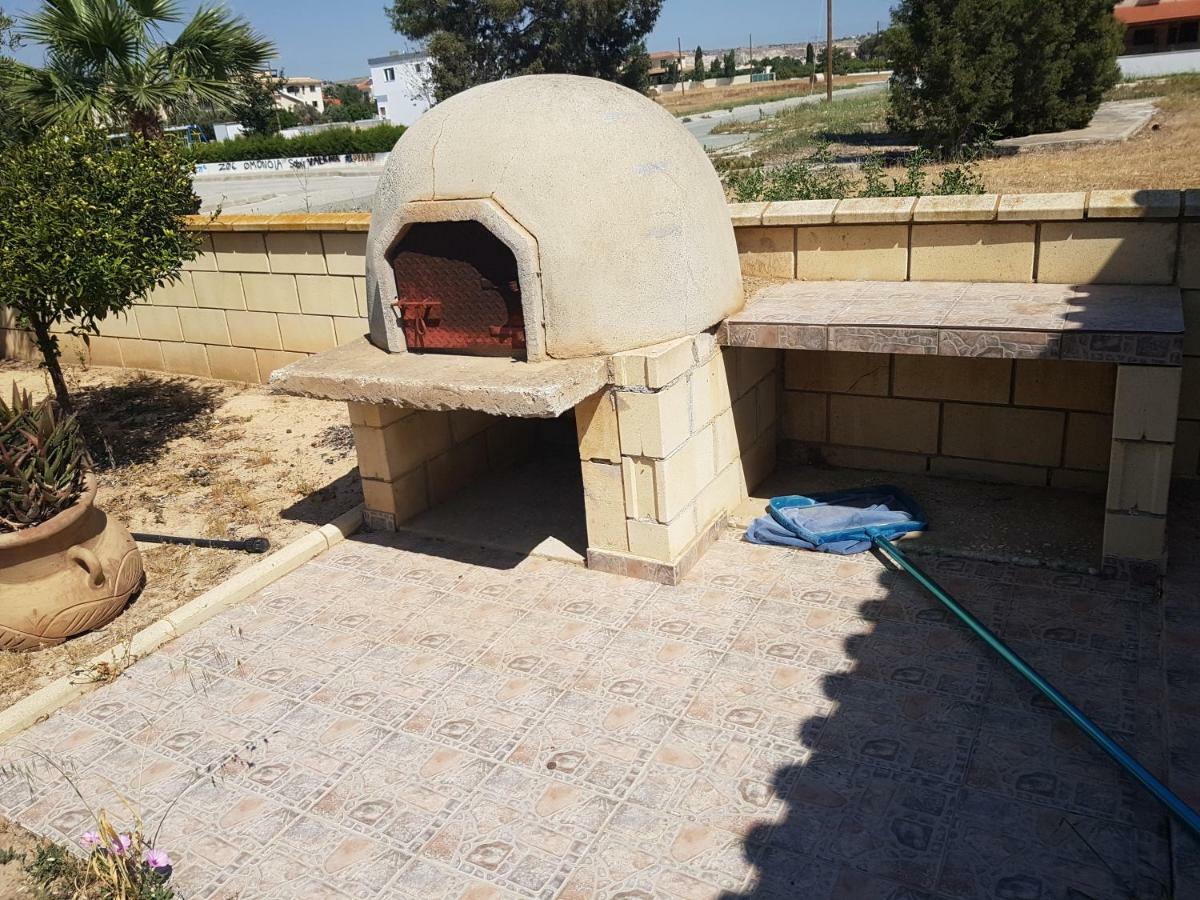 Larnaca Mansion Ideal For 3 Families Or More 외부 사진