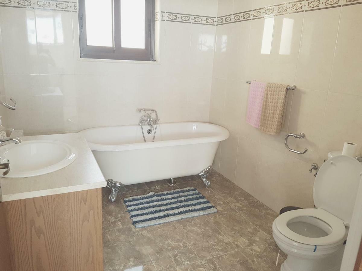 Larnaca Mansion Ideal For 3 Families Or More 외부 사진