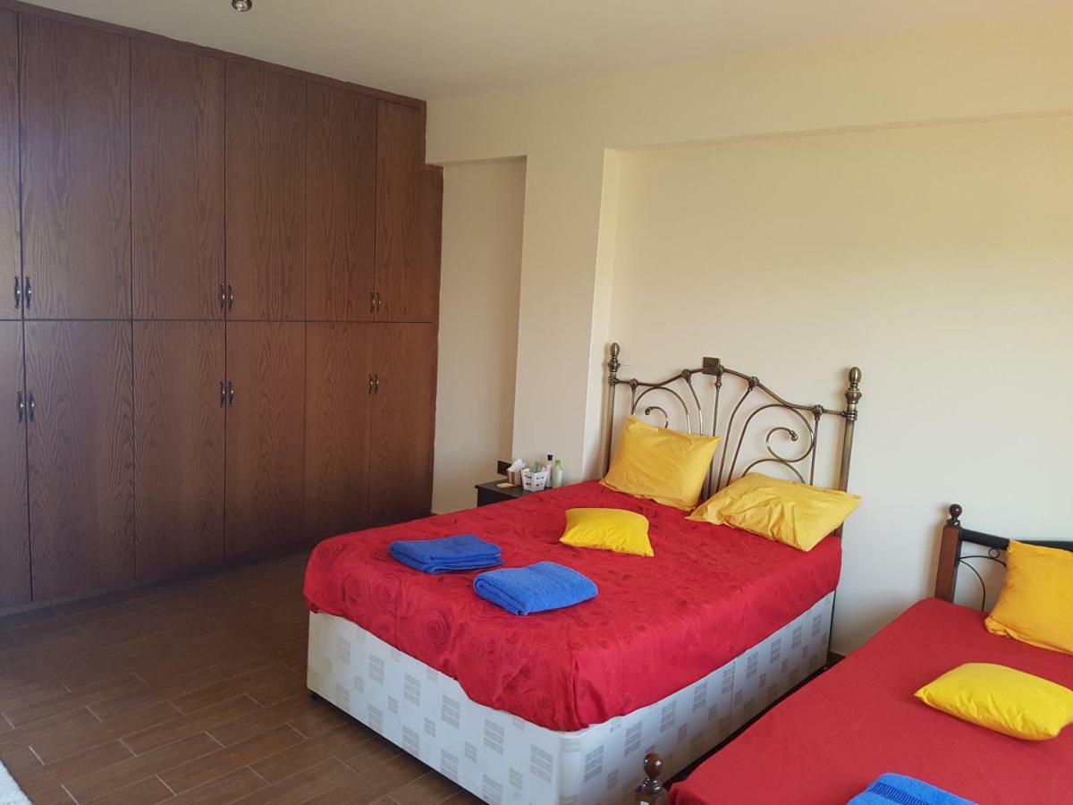 Larnaca Mansion Ideal For 3 Families Or More 외부 사진