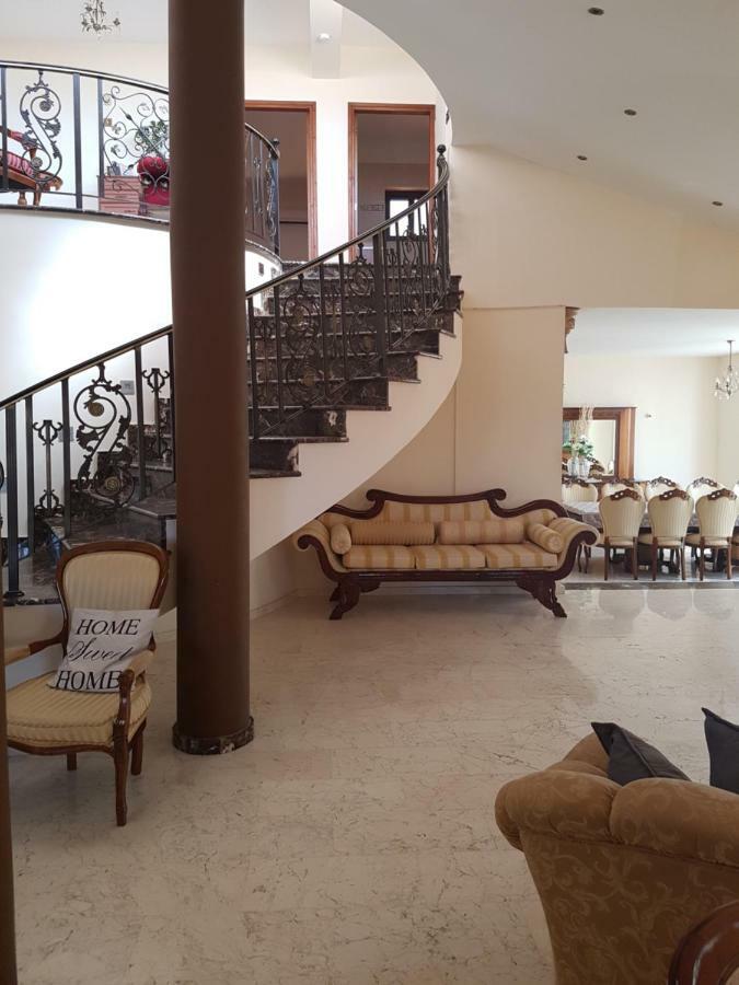 Larnaca Mansion Ideal For 3 Families Or More 외부 사진
