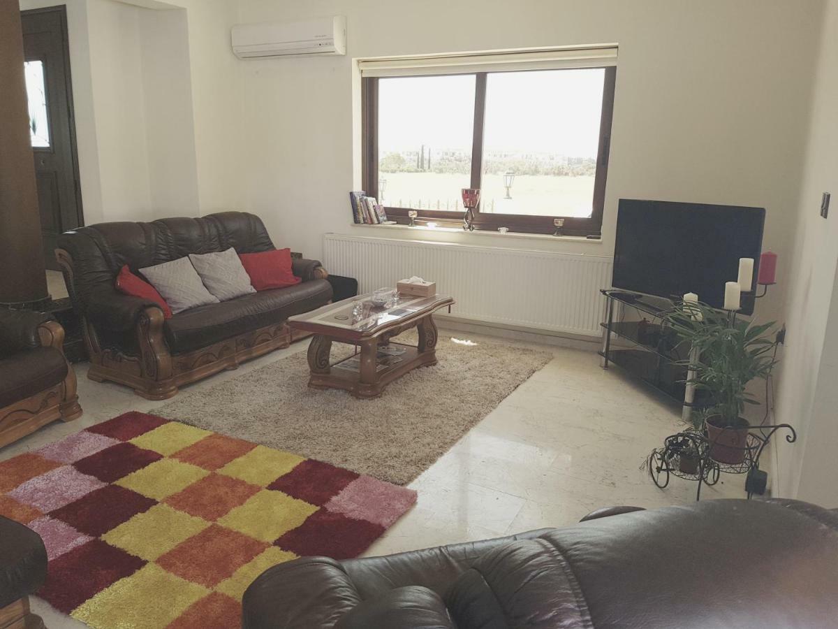 Larnaca Mansion Ideal For 3 Families Or More 외부 사진