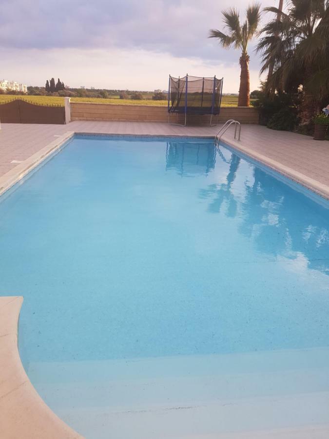 Larnaca Mansion Ideal For 3 Families Or More 외부 사진